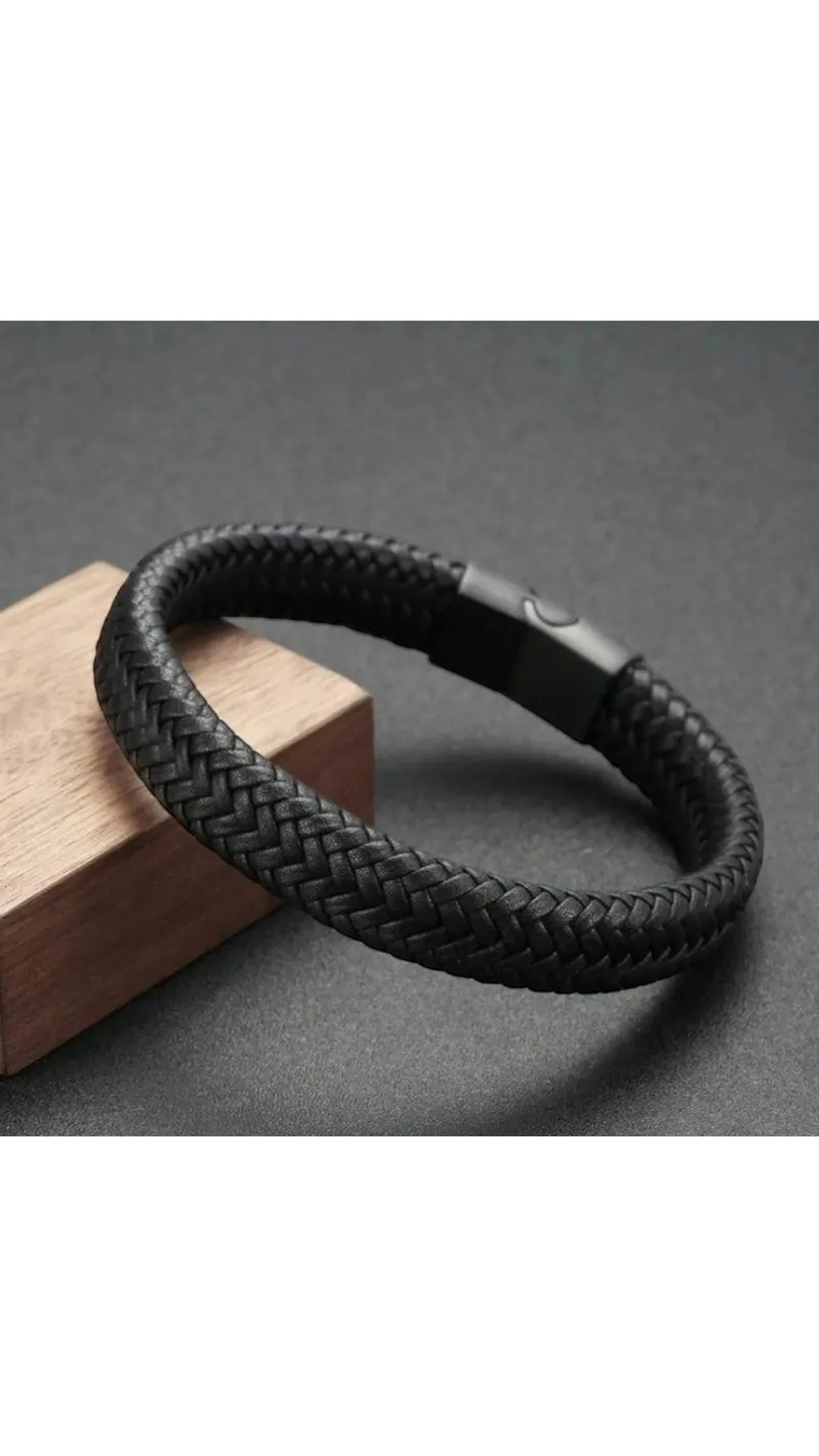 Bracelet magnetic clasp